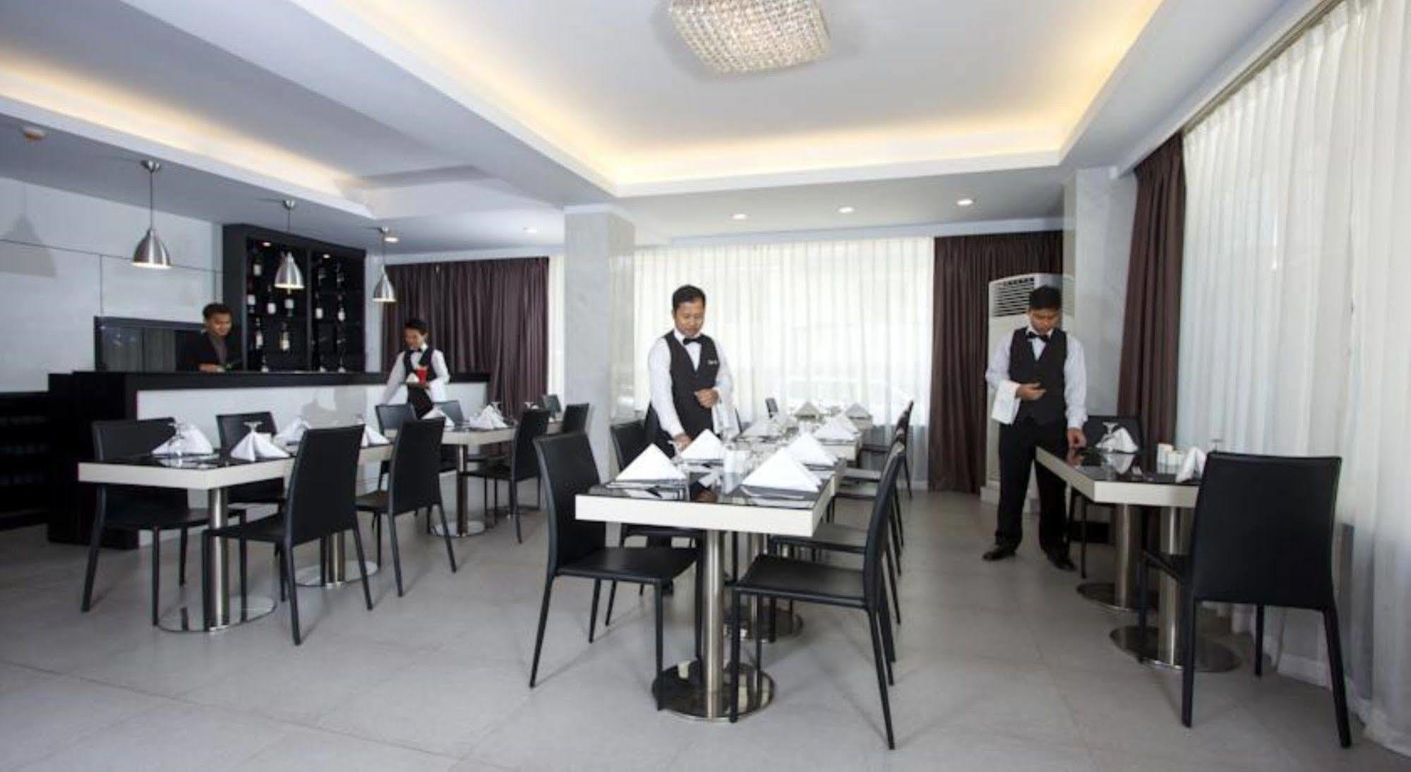 Hotel Esta Yangon Bagian luar foto