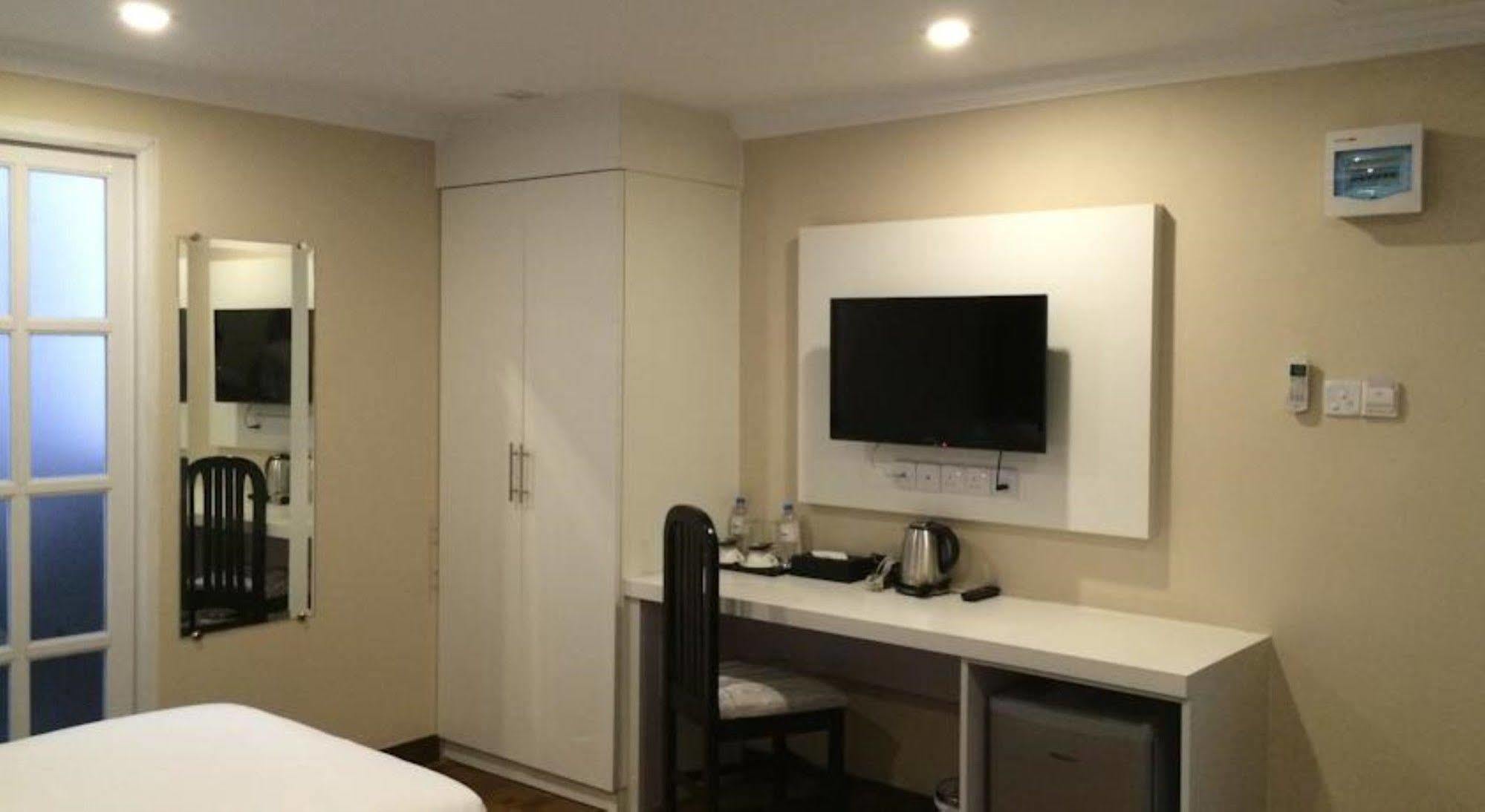 Hotel Esta Yangon Bagian luar foto