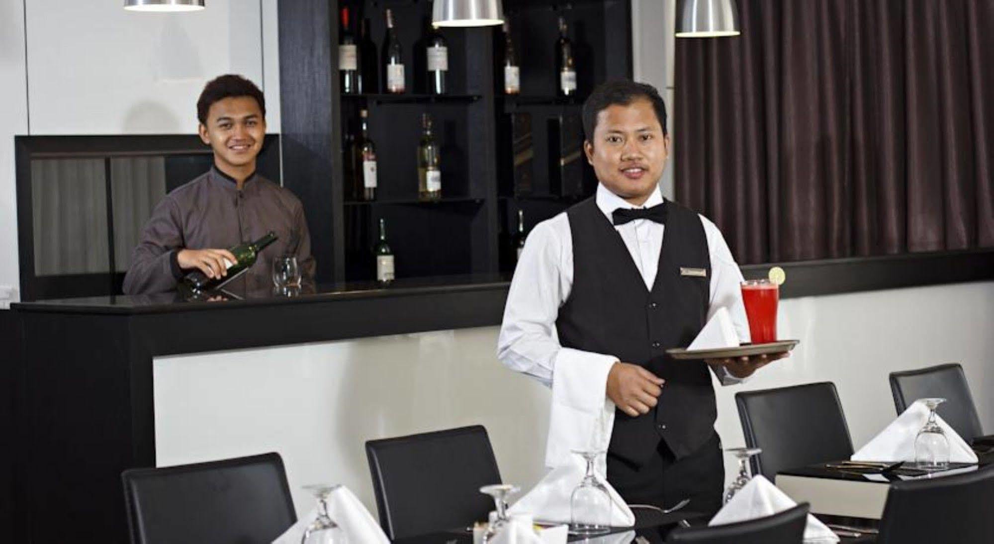Hotel Esta Yangon Bagian luar foto